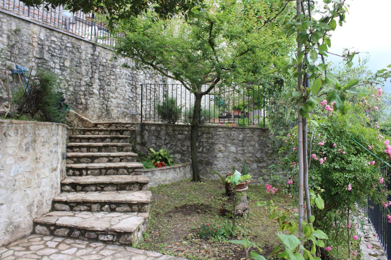 Il Castello Sul Lago Arrone Екстер'єр фото